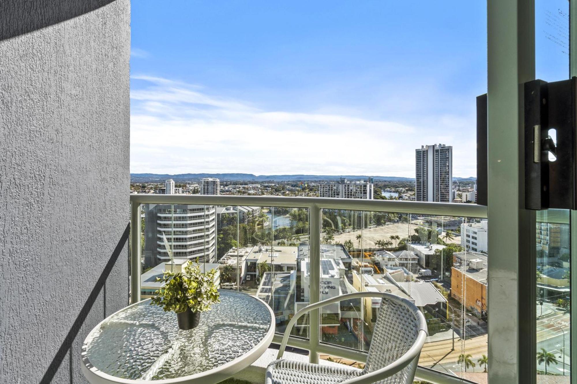 Legends Apartments - Qstay Gold Coast Dış mekan fotoğraf