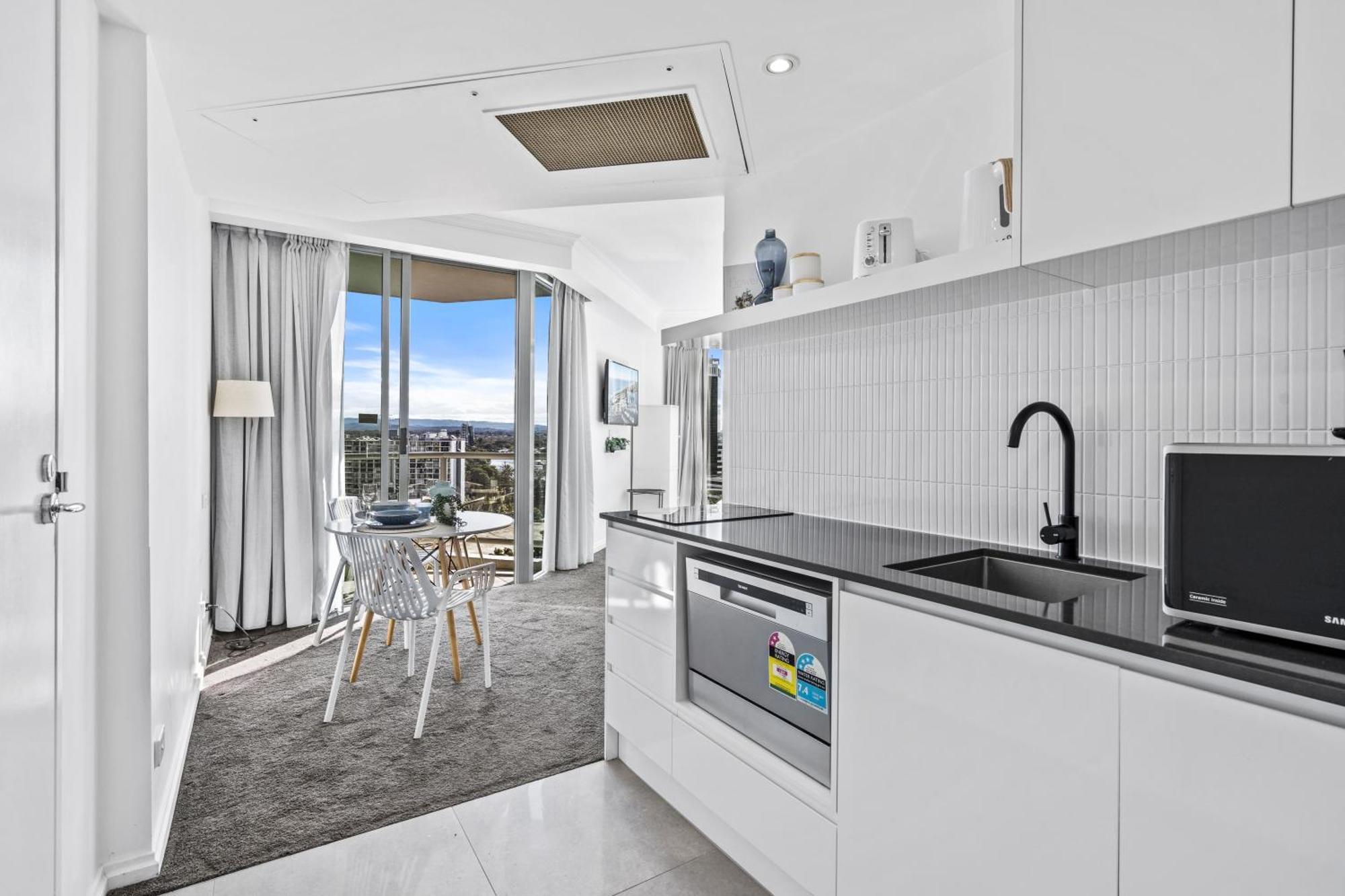 Legends Apartments - Qstay Gold Coast Dış mekan fotoğraf