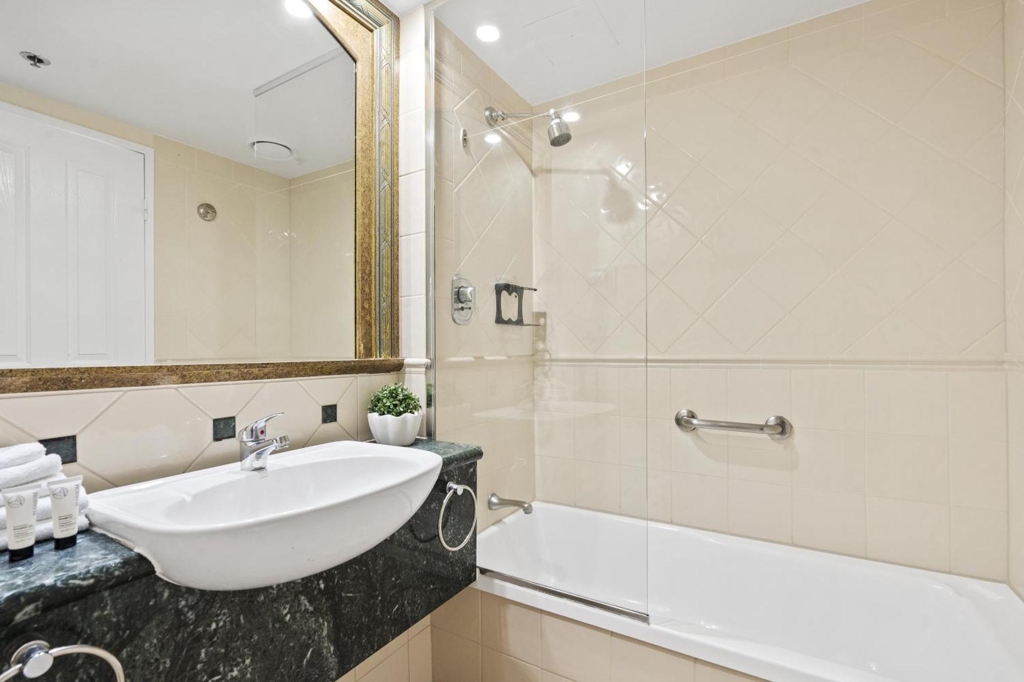 Legends Apartments - Qstay Gold Coast Dış mekan fotoğraf